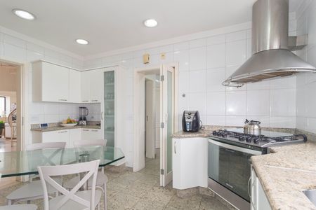 Apartamento à venda com 300m², 3 quartos e 6 vagasCozinha