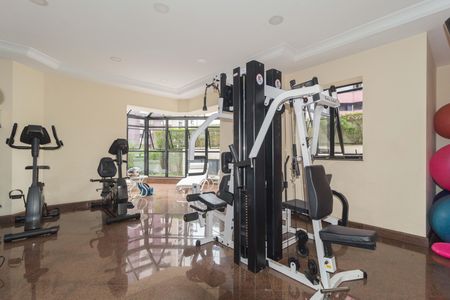 Apartamento à venda com 300m², 3 quartos e 6 vagasÁrea comum - Academia