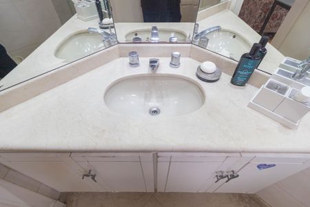 Apartamento à venda com 300m², 3 quartos e 6 vagasBanheiro da Suíte 2