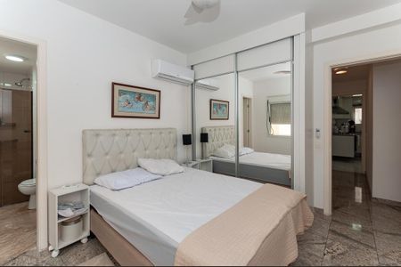 Apartamento à venda com 167m², 3 quartos e 3 vagas Apartamento à venda com 167m², 3 quartos e 3 vagasSuíte 2