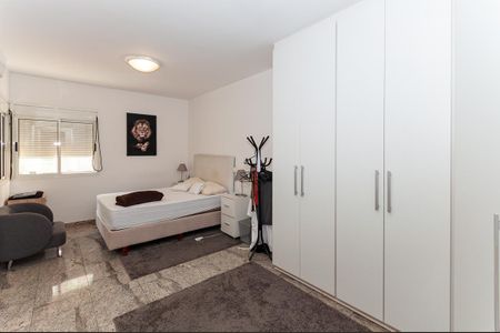 Apartamento à venda com 167m², 3 quartos e 3 vagas Apartamento à venda com 167m², 3 quartos e 3 vagasSuíte