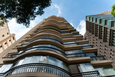 Apartamento à venda com 167m², 3 quartos e 3 vagas Apartamento à venda com 167m², 3 quartos e 3 vagasFachada