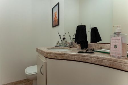 Apartamento à venda com 167m², 3 quartos e 3 vagas Apartamento à venda com 167m², 3 quartos e 3 vagasLavabo