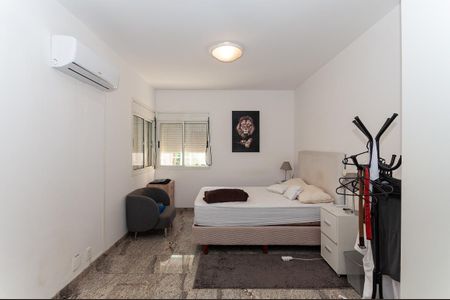 Apartamento à venda com 167m², 3 quartos e 3 vagas Apartamento à venda com 167m², 3 quartos e 3 vagasSuíte