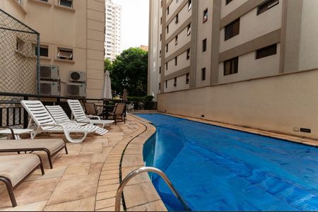 Apartamento à venda com 167m², 3 quartos e 3 vagas Apartamento à venda com 167m², 3 quartos e 3 vagasÁrea Comum - Piscina