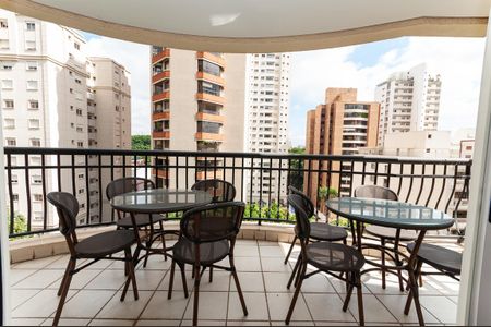 Apartamento à venda com 167m², 3 quartos e 3 vagas Apartamento à venda com 167m², 3 quartos e 3 vagasVaranda