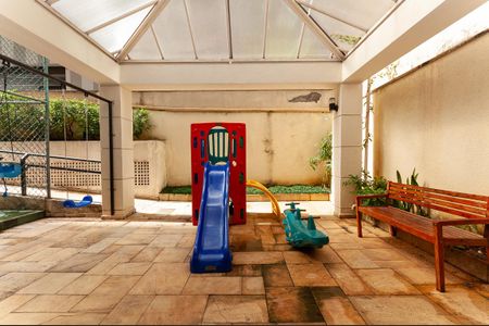 Apartamento à venda com 167m², 3 quartos e 3 vagas Apartamento à venda com 167m², 3 quartos e 3 vagasÁrea Comum - Playground