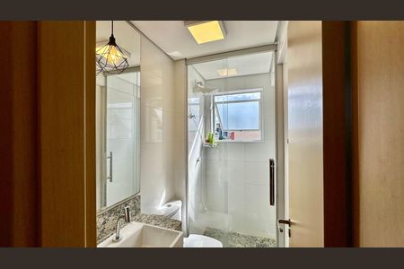 Apartamento à venda com 80m², 2 quartos e 1 vaga Apartamento à venda com 80m², 2 quartos e 1 vagaBanheiro Social
