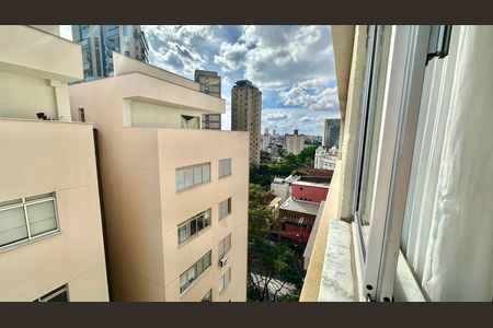 Vista da sala  de apartamento à venda com 2 quartos, 80m² em Santa Efigênia, Belo Horizonte