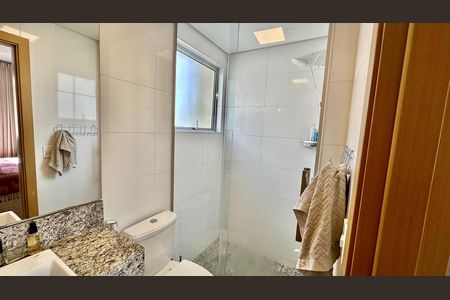 Apartamento à venda com 80m², 2 quartos e 1 vaga Apartamento à venda com 80m², 2 quartos e 1 vagaBanheiro da Suíte