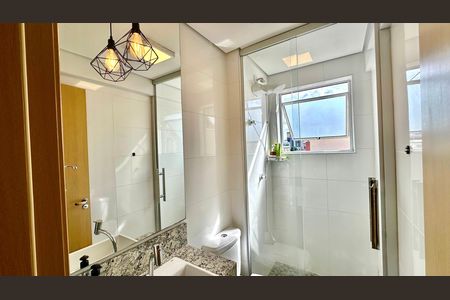 Apartamento à venda com 80m², 2 quartos e 1 vaga Apartamento à venda com 80m², 2 quartos e 1 vagaBanheiro Social