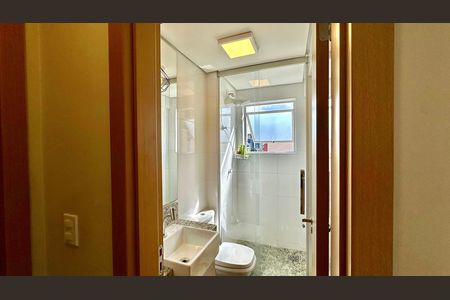 Apartamento à venda com 80m², 2 quartos e 1 vaga Apartamento à venda com 80m², 2 quartos e 1 vagaBanheiro Social