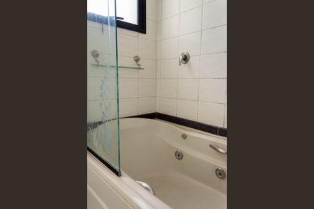 Apartamento à venda com 140m², 3 quartos e 3 vagas Apartamento à venda com 140m², 3 quartos e 3 vagasBanheiro da Suíte 1