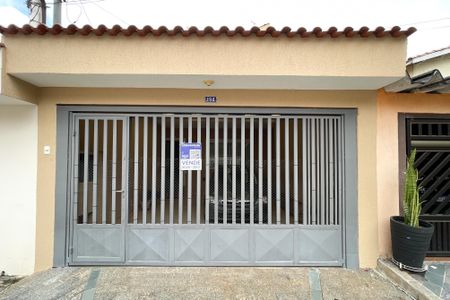 Casa à venda com 159m², 3 quartos e 2 vagasFachada