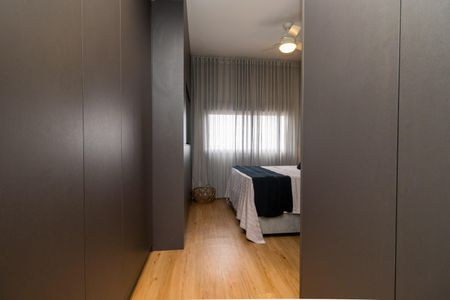 Apartamento à venda com 91m², 2 quartos e 2 vagasCloset Suíte 1