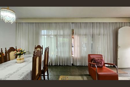 Casa à venda com 290m², 3 quartos e 2 vagasSala