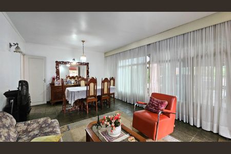 Casa à venda com 290m², 3 quartos e 2 vagasSala