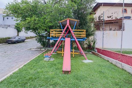 Casa de condomínio à venda com 125m², 3 quartos e 4 vagas Casa de condomínio à venda com 125m², 3 quartos e 4 vagasÁrea comum - Playground