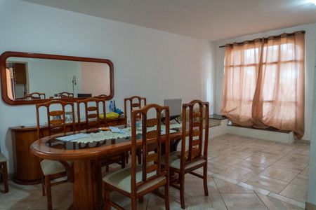 Casa para alugar com 250m², 3 quartos e 2 vagas Casa para alugar com 250m², 3 quartos e 2 vagasSala de Jantar