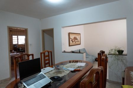 Casa para alugar com 250m², 3 quartos e 2 vagas Casa para alugar com 250m², 3 quartos e 2 vagasSala de Jantar