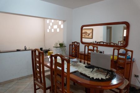 Casa para alugar com 250m², 3 quartos e 2 vagas Casa para alugar com 250m², 3 quartos e 2 vagasSala de Jantar