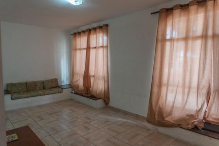 Casa para alugar com 250m², 3 quartos e 2 vagas Casa para alugar com 250m², 3 quartos e 2 vagasSala
