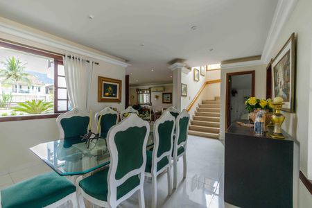 Casa de condomínio à venda com 522m², 4 quartos e 4 vagasSala