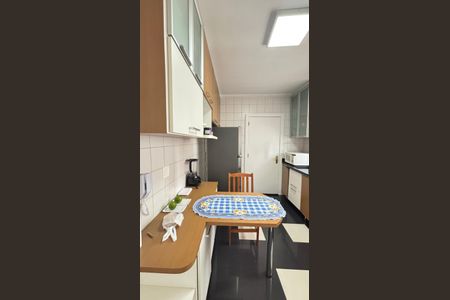 Apartamento à venda com 98m², 3 quartos e 2 vagas Apartamento à venda com 98m², 3 quartos e 2 vagasCozinha