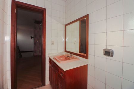 Casa para alugar com 380m², 3 quartos e 5 vagasBanheiro Social