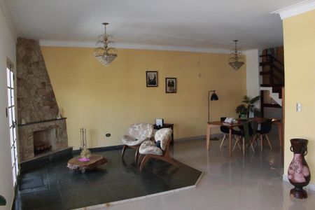 Casa à venda com 320m², 3 quartos e 6 vagasSala