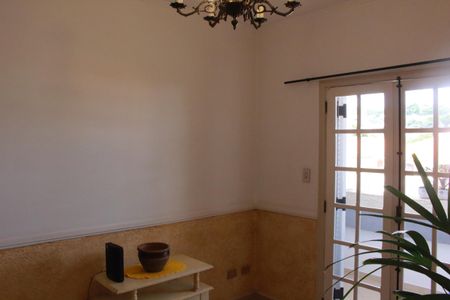 Casa à venda com 320m², 3 quartos e 6 vagasEscritório