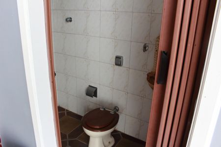 Casa à venda com 320m², 3 quartos e 6 vagasBanheiro da Churrasqueira