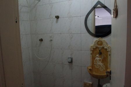 Casa à venda com 320m², 3 quartos e 6 vagasBanheiro de Serviço