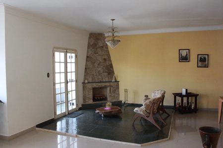 Casa à venda com 320m², 3 quartos e 6 vagasSala