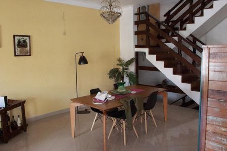 Casa à venda com 320m², 3 quartos e 6 vagasSala