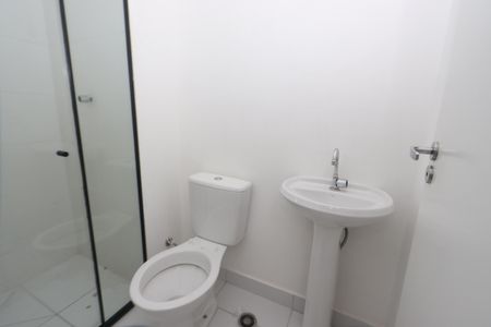 Banheiro de apartamento para alugar com 2 quartos, 44m² em Parque Sao Rafael, São Paulo