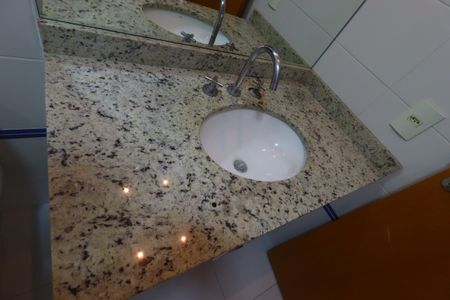 Apartamento à venda com 144m², 3 quartos e 4 vagasBanheiro da Suíte 2 - Pia