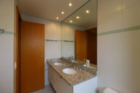 Apartamento à venda com 144m², 3 quartos e 4 vagasBanheiro da Suíte Master