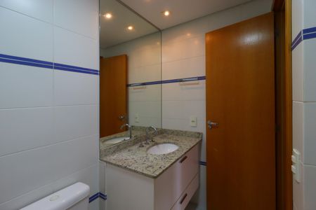 Apartamento à venda com 144m², 3 quartos e 4 vagasBanheiro da Suíte 2