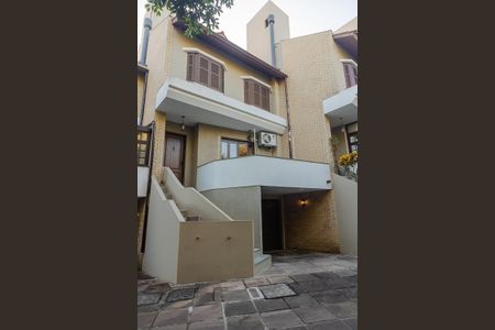 Casa de condomínio para alugar com 317m², 3 quartos e 3 vagasFachada da residência