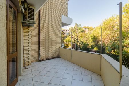 Casa de condomínio para alugar com 317m², 3 quartos e 3 vagasVaranda