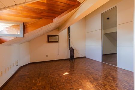 Casa de condomínio para alugar com 317m², 3 quartos e 3 vagasSotão