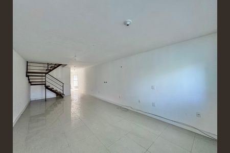 Casa de condomínio à venda com 200m², 3 quartos e 1 vaga Casa de condomínio à venda com 200m², 3 quartos e 1 vagaSala