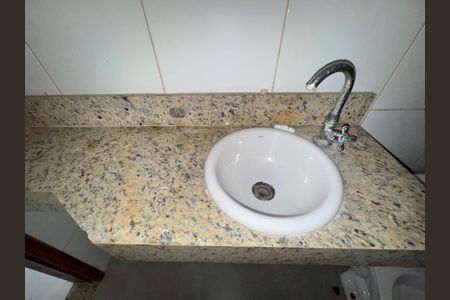 Casa de condomínio à venda com 200m², 3 quartos e 1 vaga Casa de condomínio à venda com 200m², 3 quartos e 1 vagaBanheiro Social 2