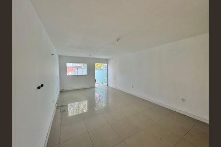 Casa de condomínio à venda com 200m², 3 quartos e 1 vaga Casa de condomínio à venda com 200m², 3 quartos e 1 vagaSala