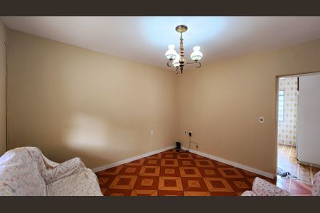 Casa à venda com 175m², 2 quartos e 2 vagasSala