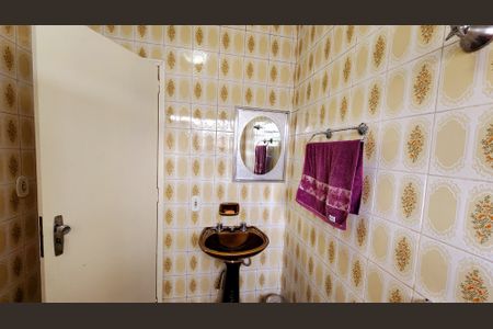 Casa à venda com 175m², 2 quartos e 2 vagasBanheiro Social