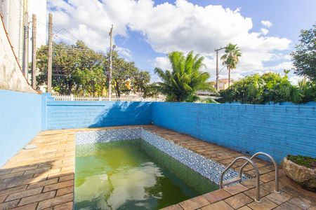 Casa à venda com 190m², 4 quartos e 1 vaga Casa à venda com 190m², 4 quartos e 1 vagaPiscina