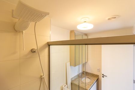 Banheiro de kitnet/studio para alugar com 1 quarto, 30m² em Pinheiros, São Paulo