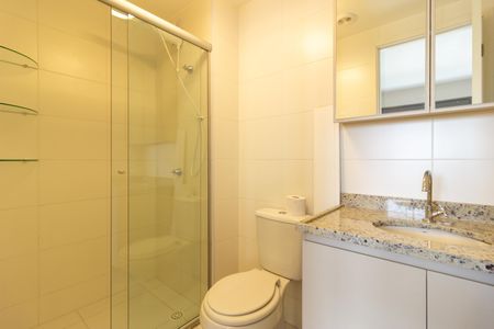 Banheiro de kitnet/studio para alugar com 1 quarto, 30m² em Pinheiros, São Paulo